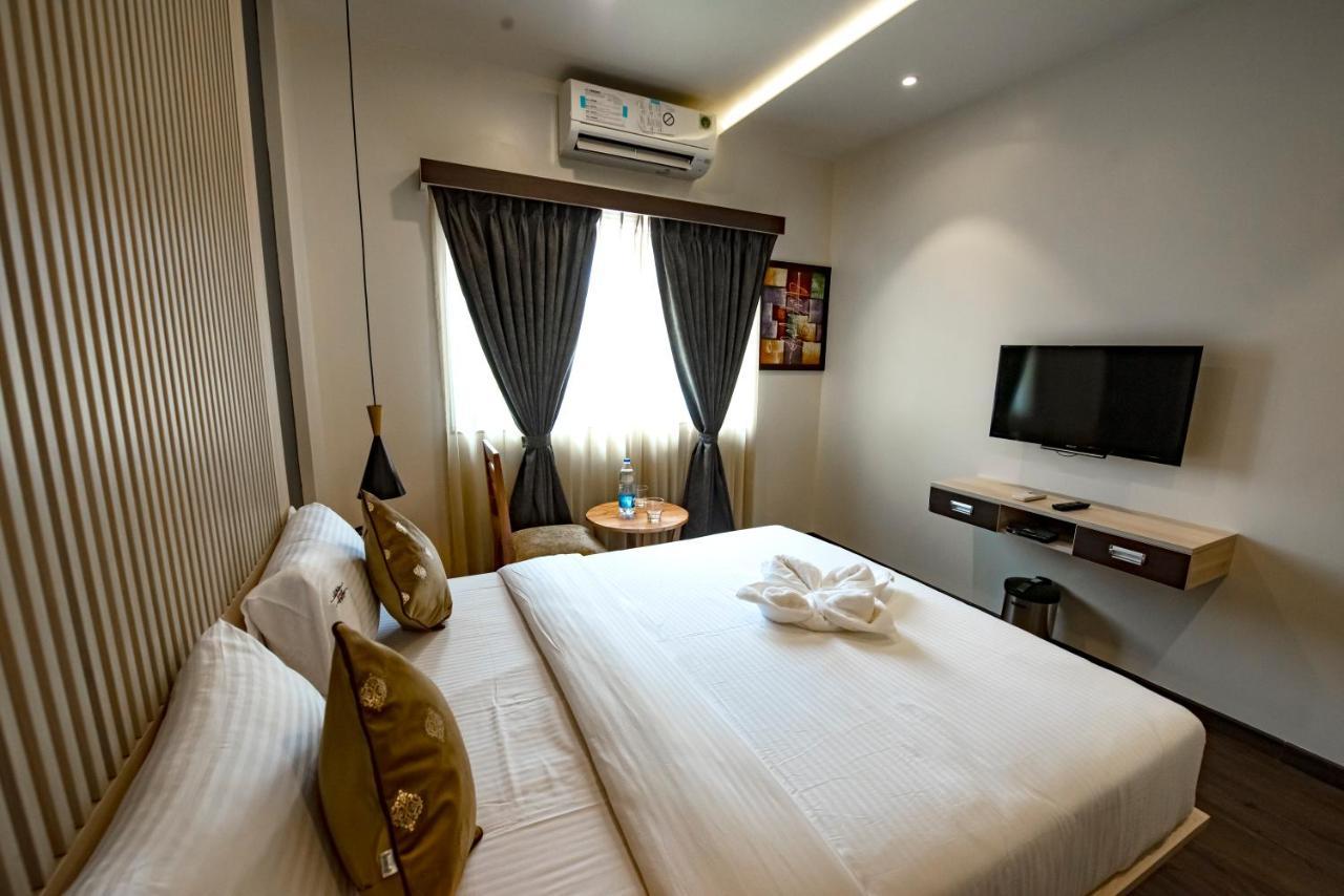 נאווי מומבאי The Royal Palace Hotel 400703 מראה חיצוני תמונה