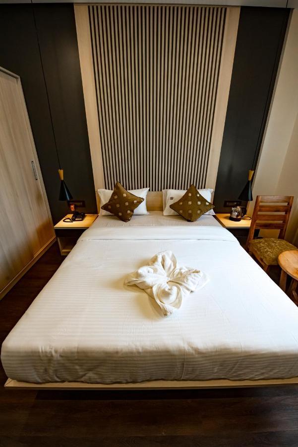 נאווי מומבאי The Royal Palace Hotel 400703 מראה חיצוני תמונה
