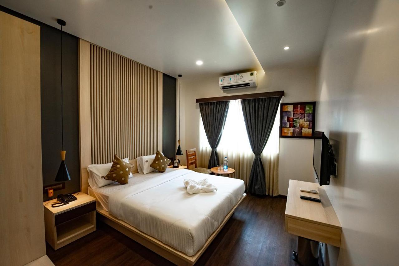 נאווי מומבאי The Royal Palace Hotel 400703 מראה חיצוני תמונה