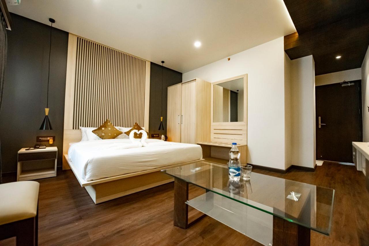 נאווי מומבאי The Royal Palace Hotel 400703 מראה חיצוני תמונה