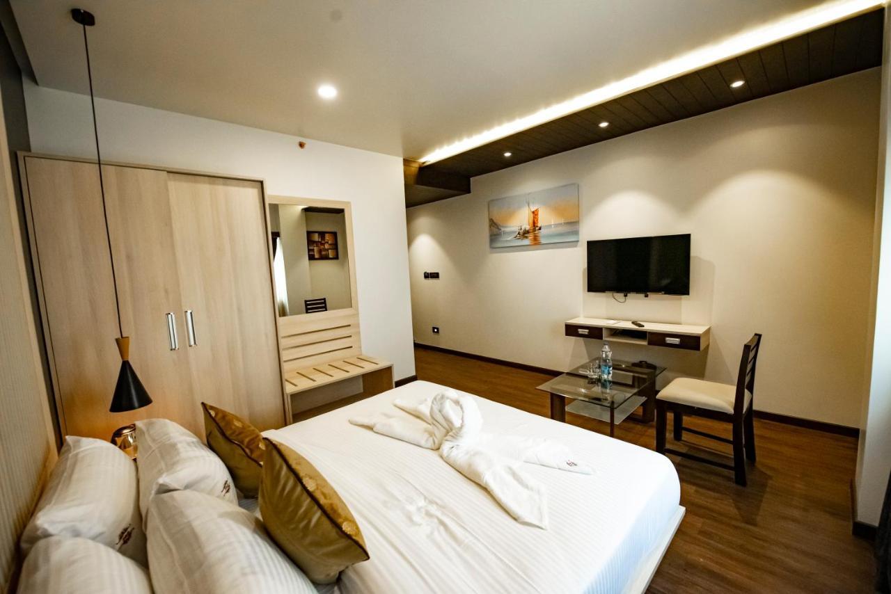נאווי מומבאי The Royal Palace Hotel 400703 מראה חיצוני תמונה