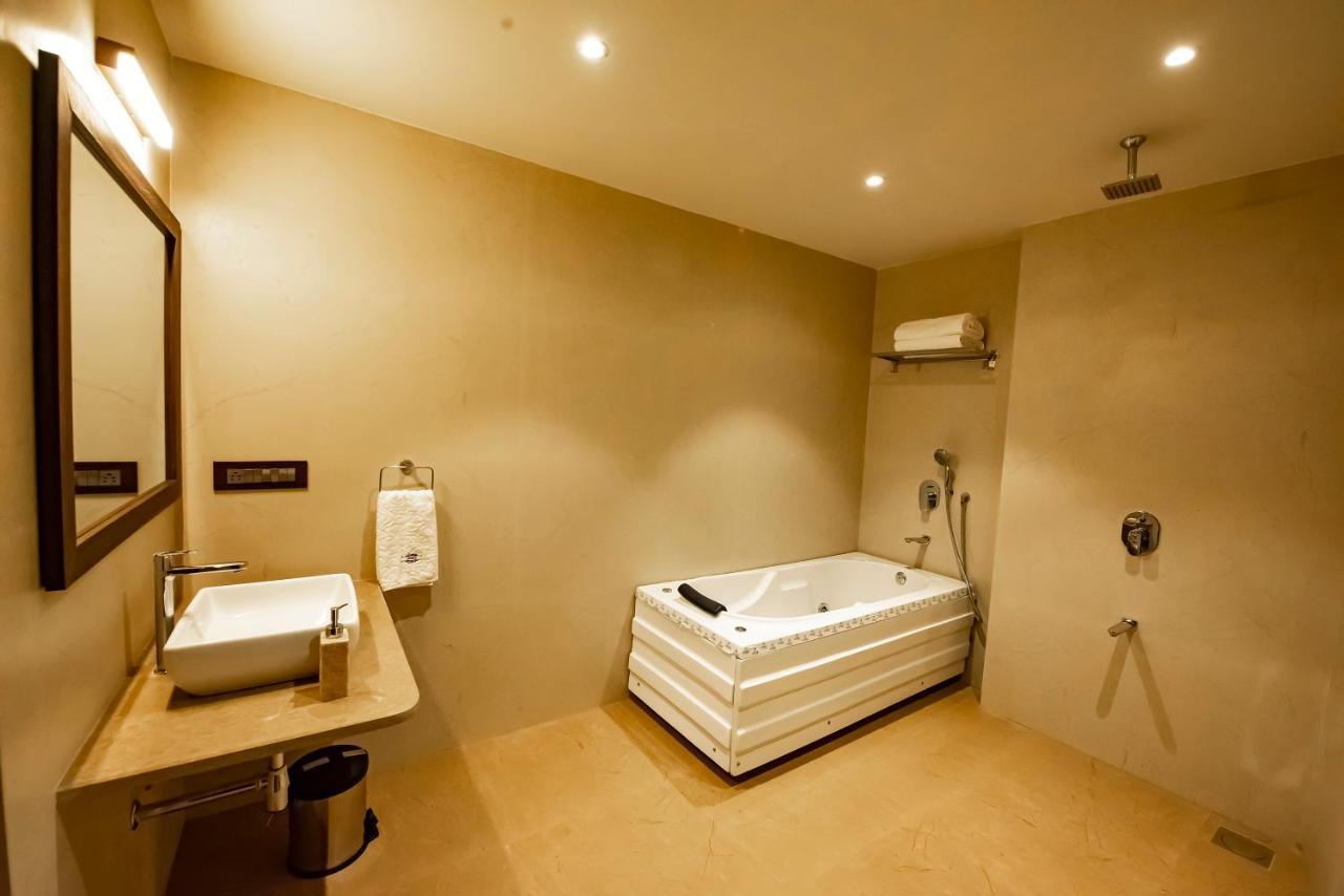 נאווי מומבאי The Royal Palace Hotel 400703 מראה חיצוני תמונה
