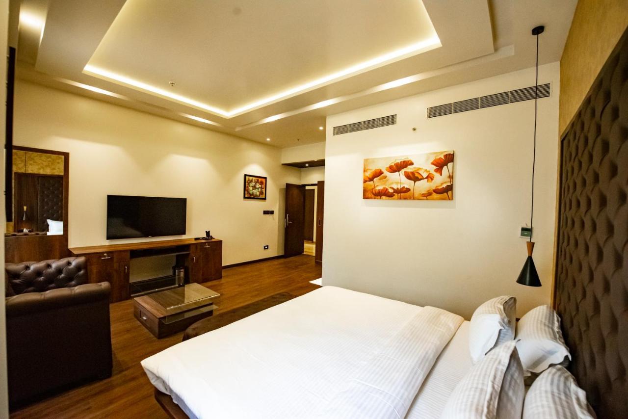 נאווי מומבאי The Royal Palace Hotel 400703 מראה חיצוני תמונה