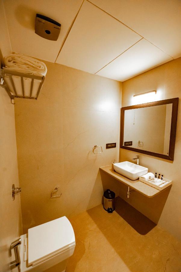 נאווי מומבאי The Royal Palace Hotel 400703 מראה חיצוני תמונה