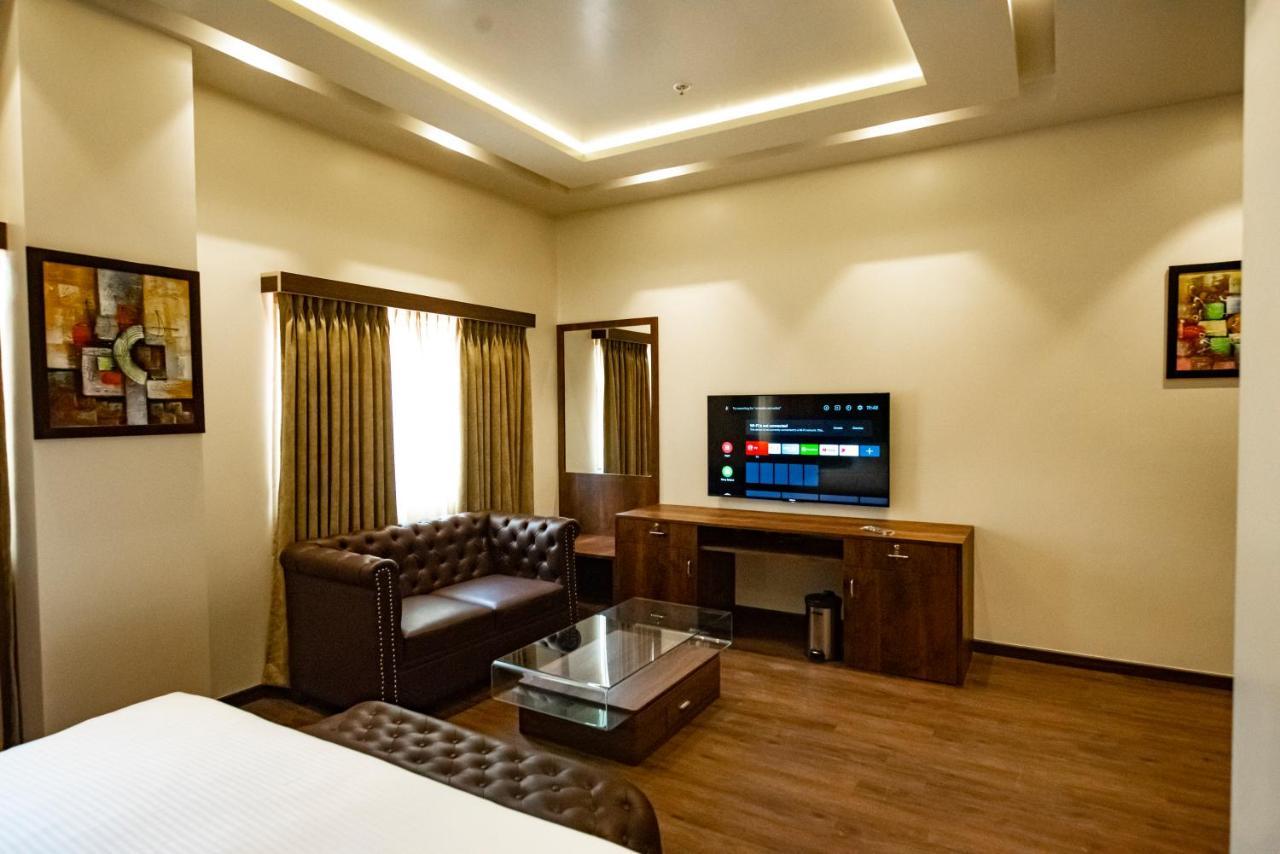 נאווי מומבאי The Royal Palace Hotel 400703 מראה חיצוני תמונה